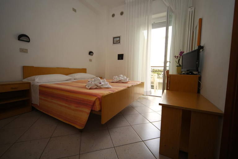 Bedroom 2, Hotel Lugano, Rimini