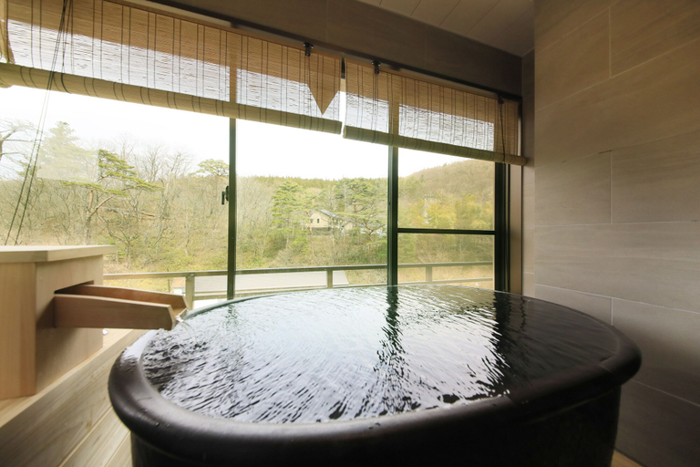 Bathroom 3, Naruko Fuga, Ōsaki