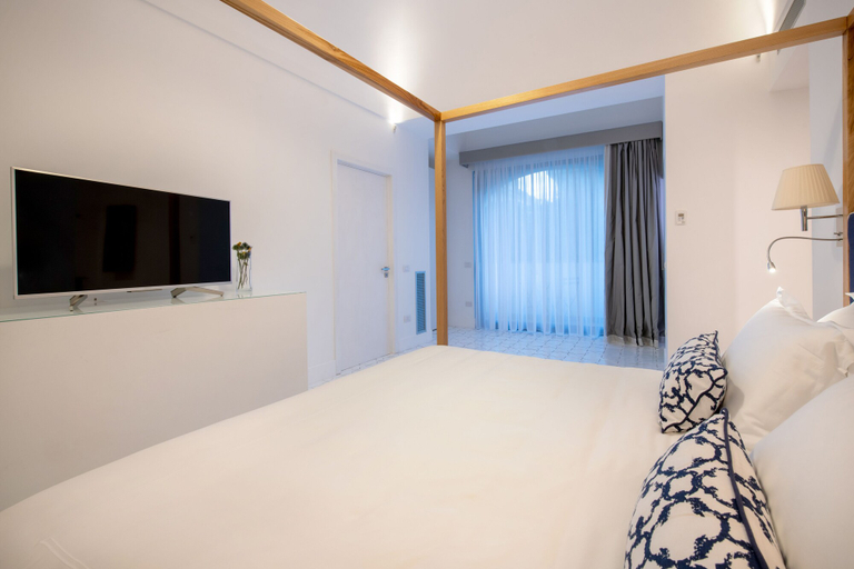 Bedroom 2, Luxury Villa with Penthouse, Pools and Sea View, Napoli