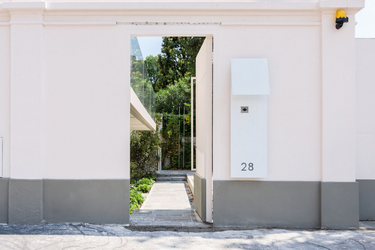 Property entrance, Home at Hotel Boccherini luxury studio, Milano
