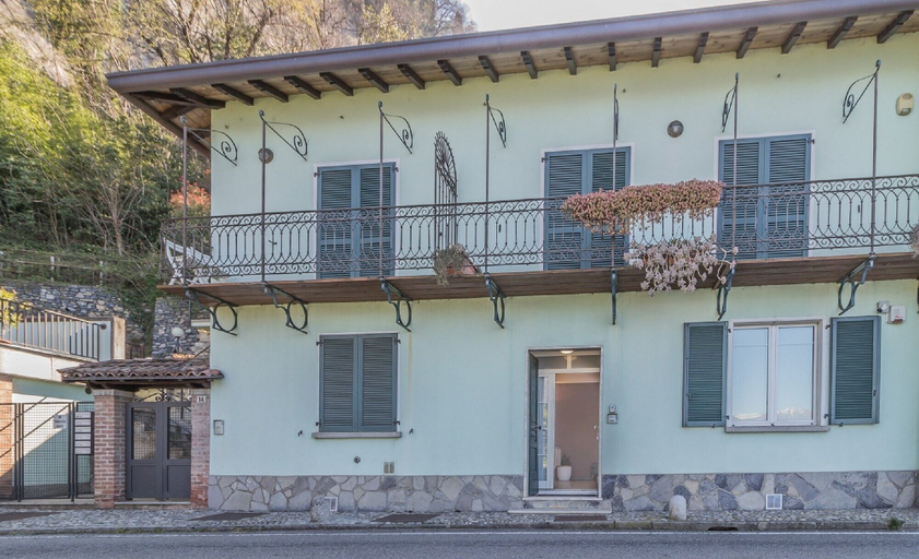 Front of property 5, Varenna Beach Perledo, Lecco