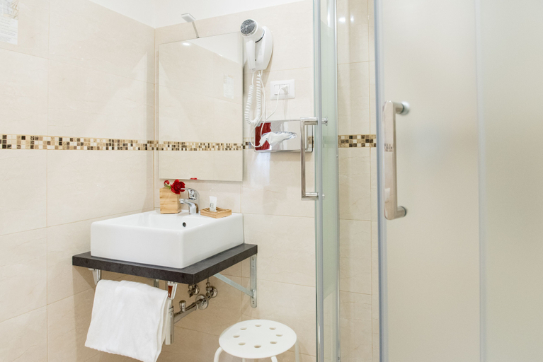Bathroom 5, Domus Giulia, Rome