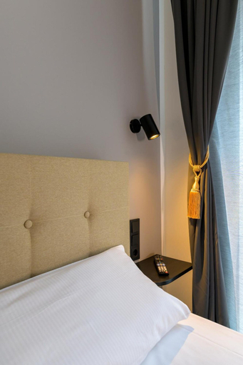 Bedroom 4, Nikii City Hotel, Leverkusen