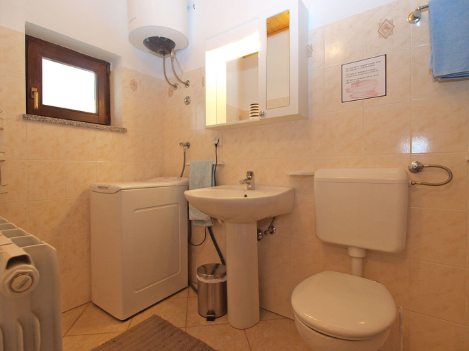 Bathroom 3, House 1430, Svetvinčenat