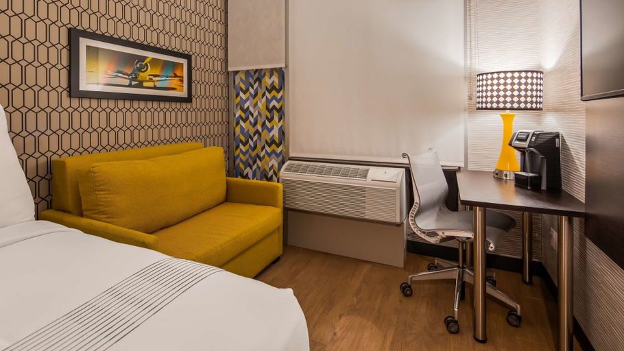 Bedroom 3, GLō Best Western Brooklyn NYC, New York
