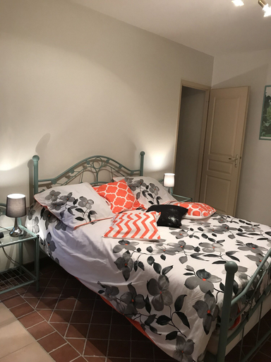 Bedroom 2, Champagne Urbain, Aube