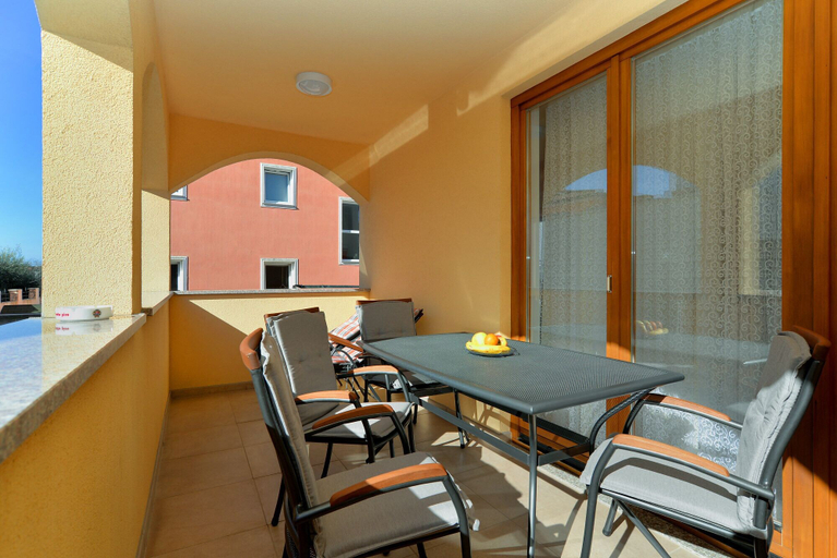 Others 5, Apartment 1807, Pula