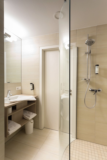 Bathroom 3, Viva Hotel Lübeck, Lübeck