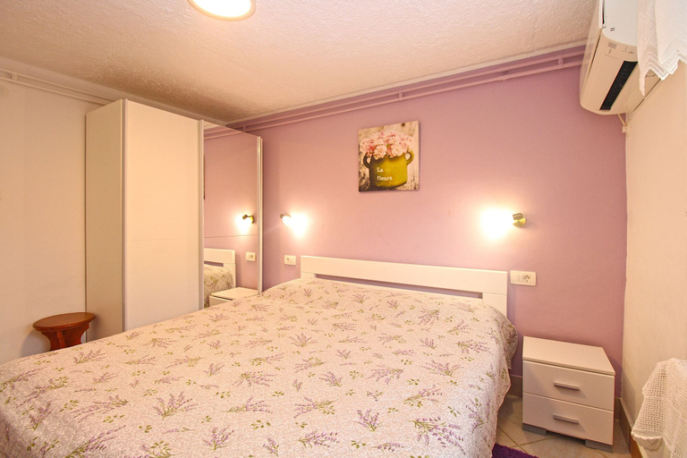 Bedroom 2, Apartment 1112, Fažana