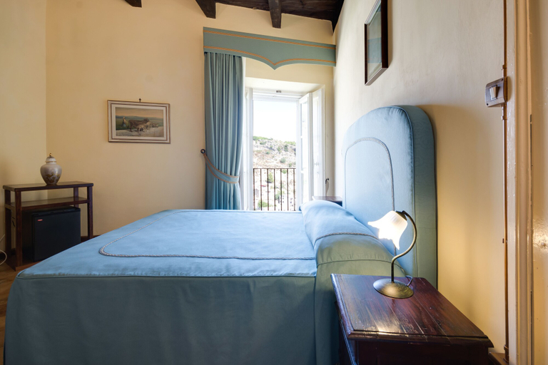 Bedroom 4, Castello Di Caccuri Suites, Crotone
