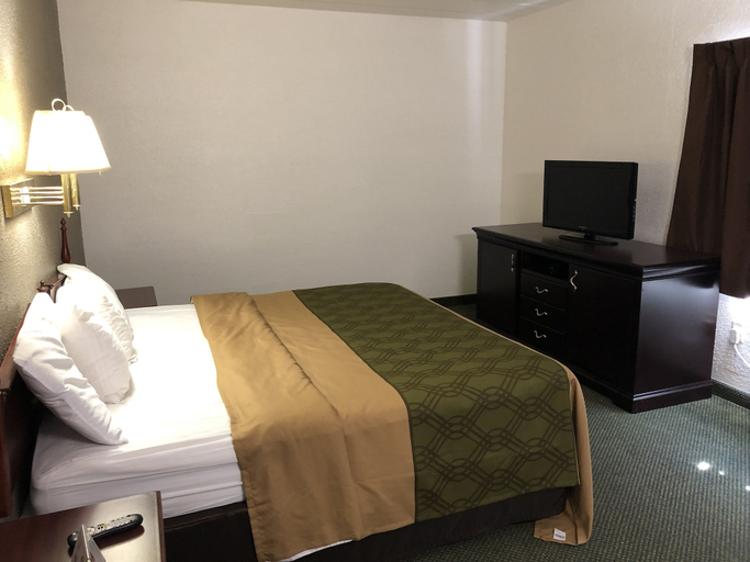 Bedroom 3, Posh Inn & Suites, Wood