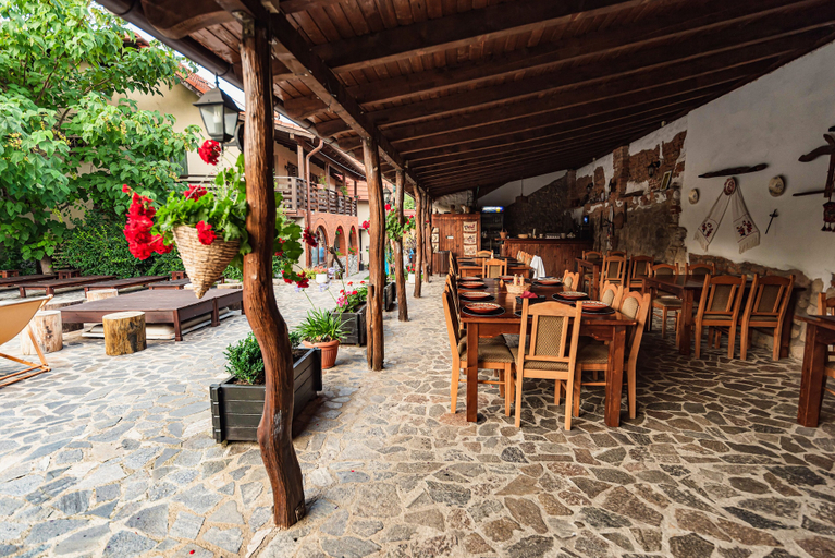Food & Drinks 5, Casa Dives, Transylvania, Pianu De Sus