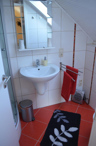 Bathroom 5, Weingut Sauer-Kettermann, Bernkastel-Wittlich