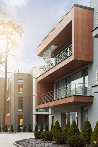 Exterior & Views