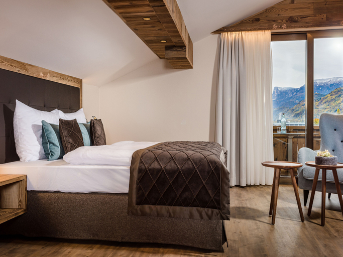Bedroom 3, MONDI Hotel Tscherms, Bolzano