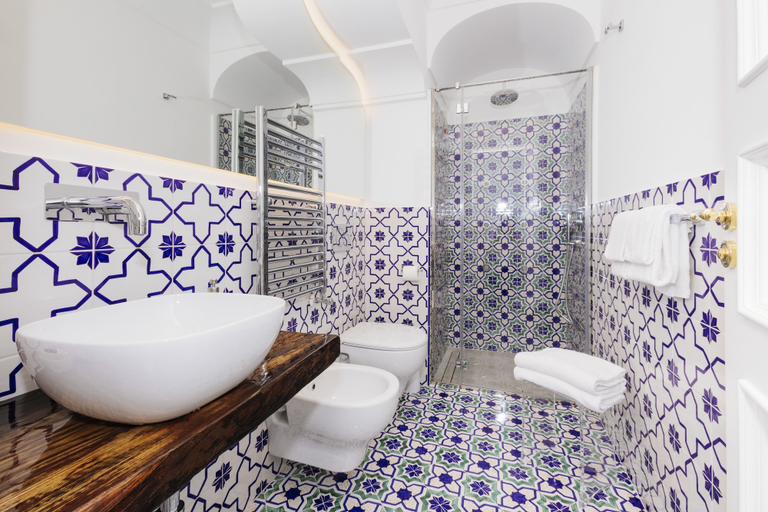 Bathroom 4, La Bizantina, Salerno