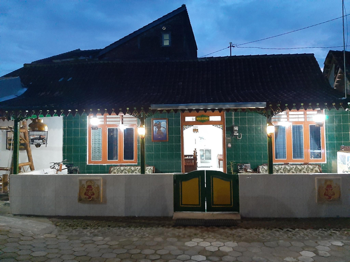 Exterior & Views