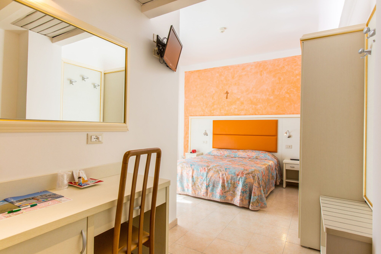 Bedroom 3, Hotel Delfino, Ancona