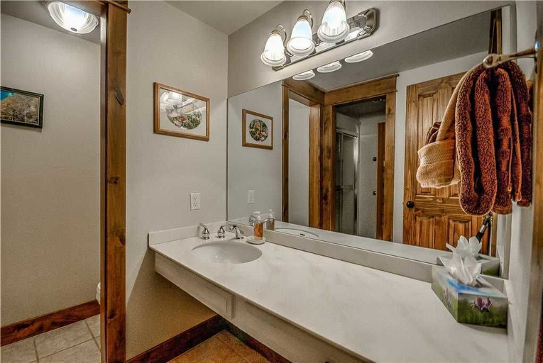 Bathroom 4, Moraine 30, Routt