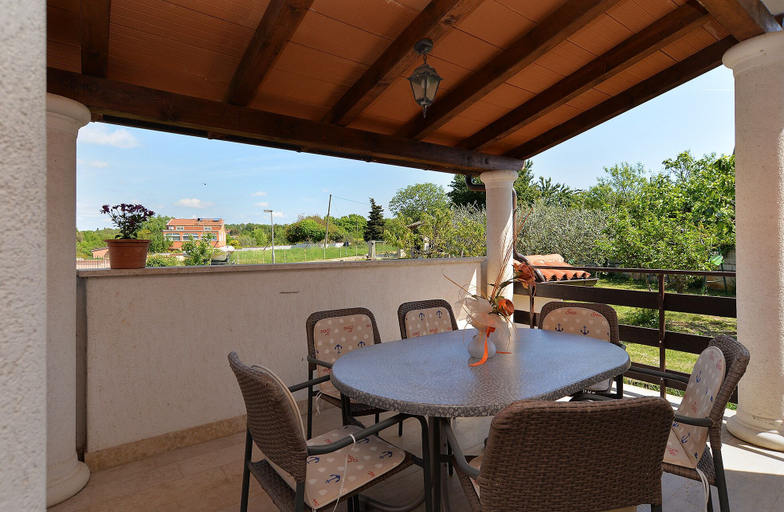 Others 4, Apartment 827, Medulin