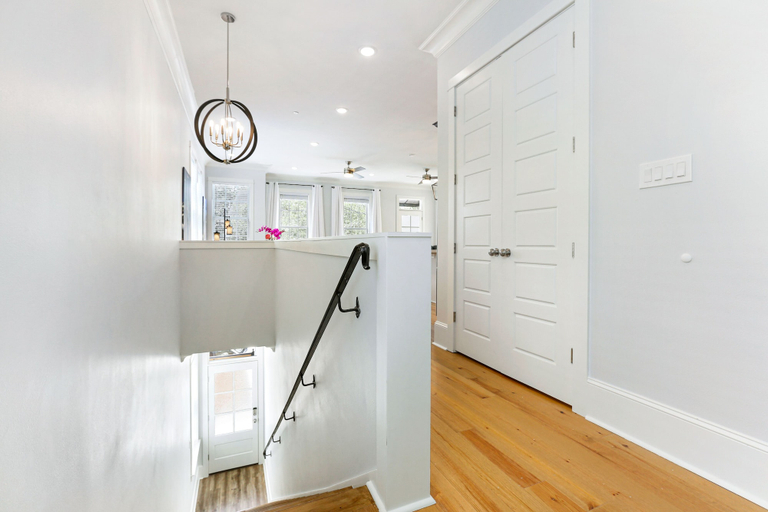 Others 5, Amazing 4BR w Balcony by Hosteeva, Orleans