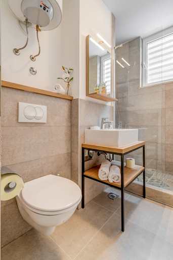 Bathroom 4, BRETIA apartments & more, Sutivan