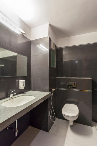 Bathroom 4, Krishna Inn By Royal Hotels, Kolhapur