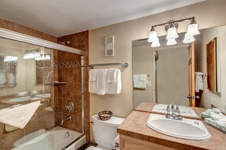 Bathroom, Trails End Condominiums by Great Western Lodging, Summit