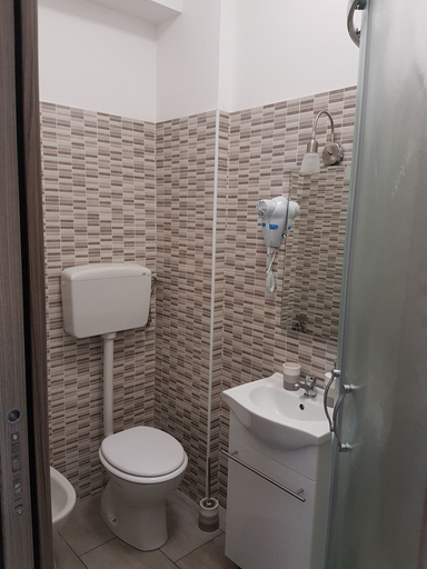 Bathroom 3, B&B Rometta Beach, Messina