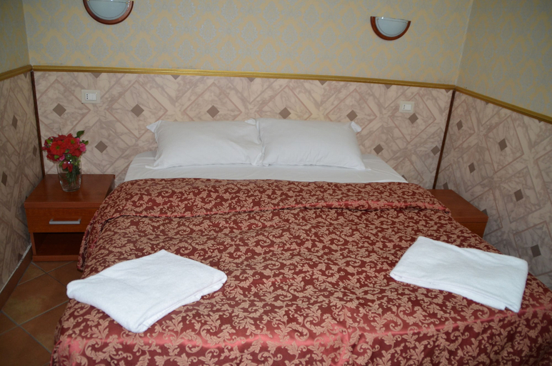 Bedroom 2, Cristina's Residence, Roma