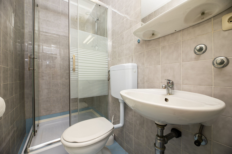 Bathroom, Meliores Rooms & Restaurant, Dobrinj