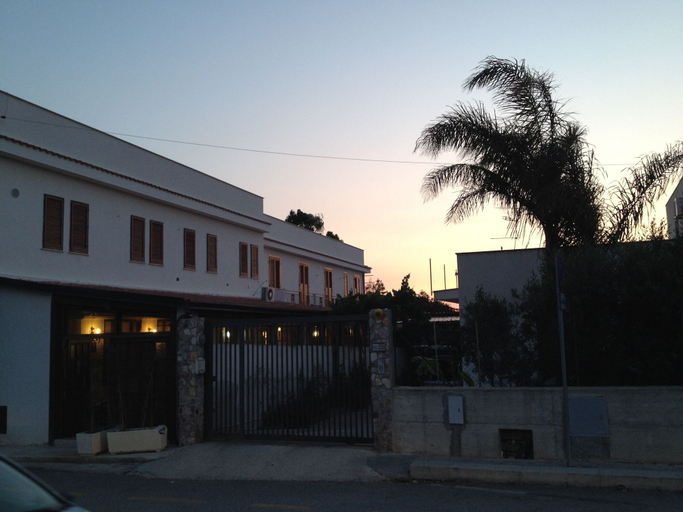 Exterior & Views 2, Hotel Il Pirata, Palermo
