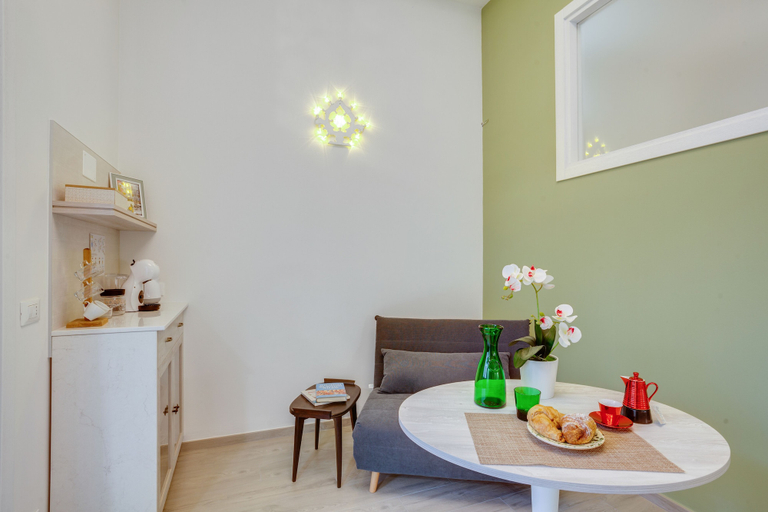 Living area 2, MADAME BARI' Apt a step from the sea, Bari