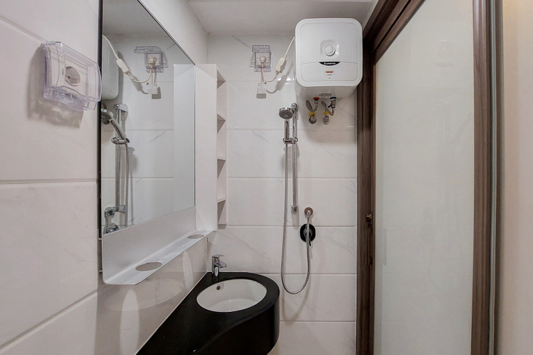 Bathroom 2, Fancy and Nice Studio at Sky House BSD Apartment, South Tangerang