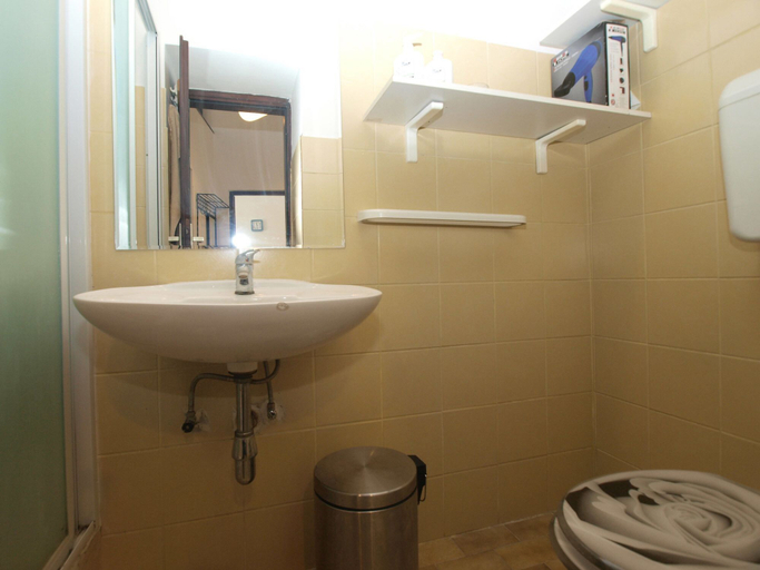 Bathroom, Apartment 1636, Pula