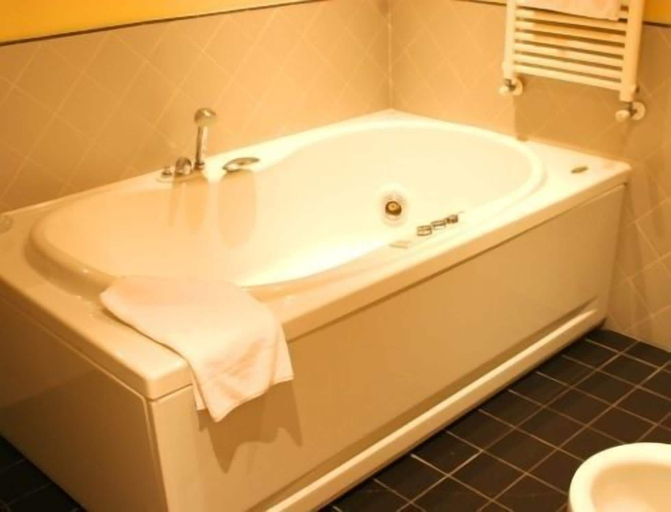 Bathroom 4, Orzihotel, Brescia