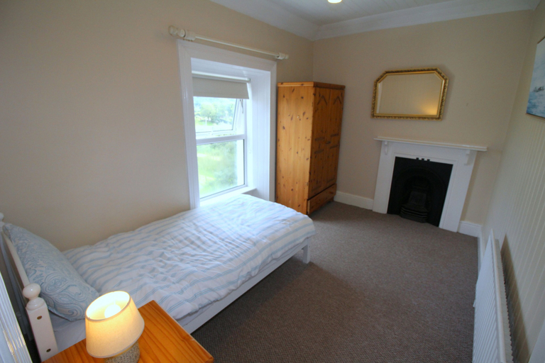 Bedroom 2, Alcorn's farmhouse 10 mins from beach