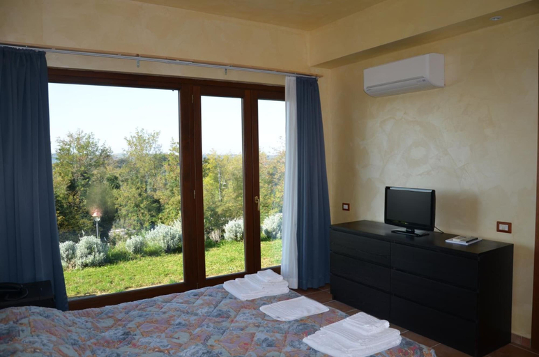 Bedroom 2, Francalancia Country Resort, Rome