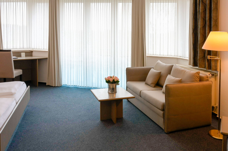 Others 5, Hotel am Wasserfall, Emsland