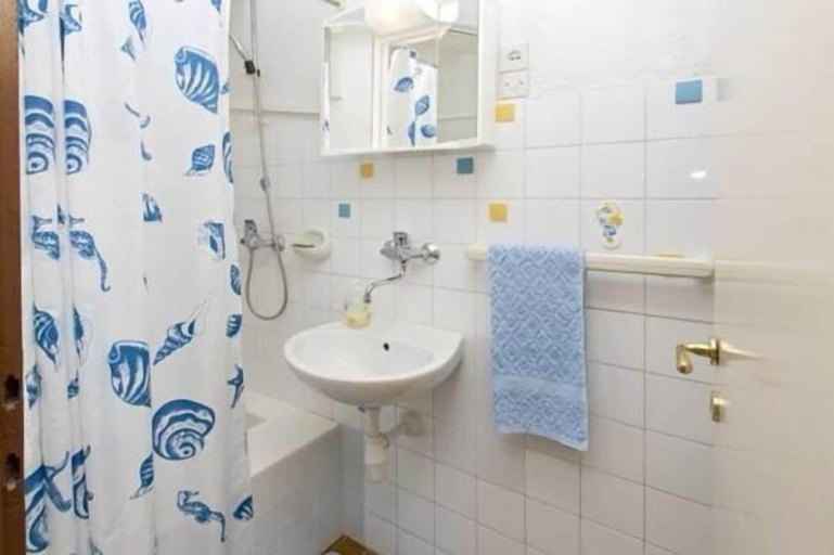Bathroom 3, Holiday Home Old House, Kaštela
