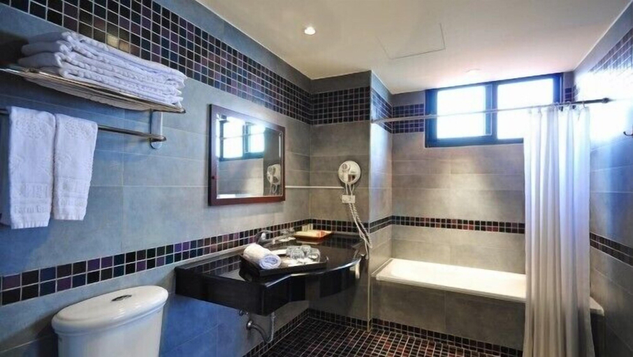 Bathroom 3, Cingjing Guest House, Nantou