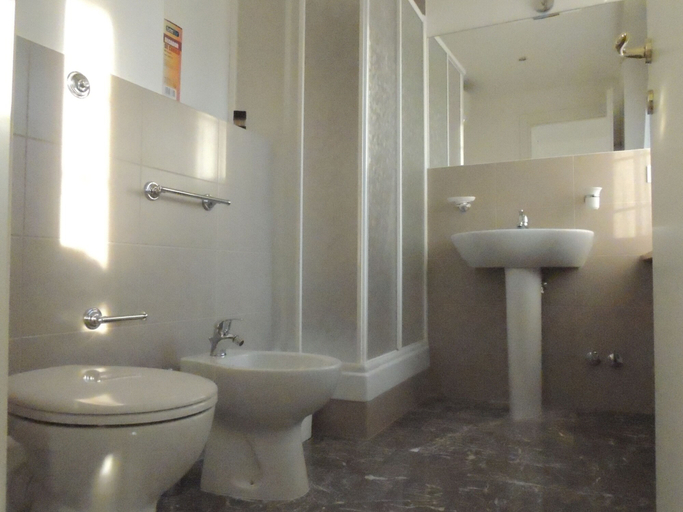 Bathroom 4, Vatican Doors, Rome
