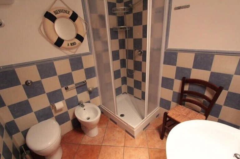 Bathroom 4, Casa Ifigenia, Palermo