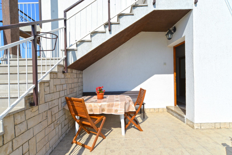 Others 4, Apartment 1633, Pula