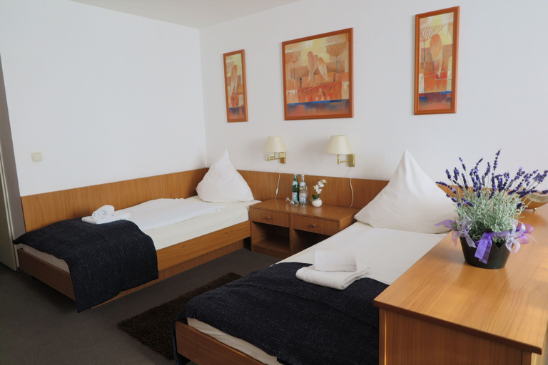 Bedroom 1, Hotel Kaiser, Mönchengladbach