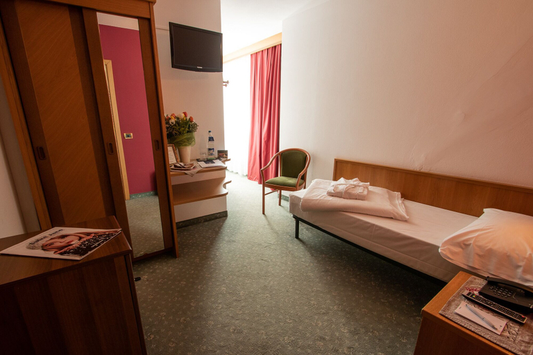 Bedroom 3, Hotel Sant Anton, Sondrio