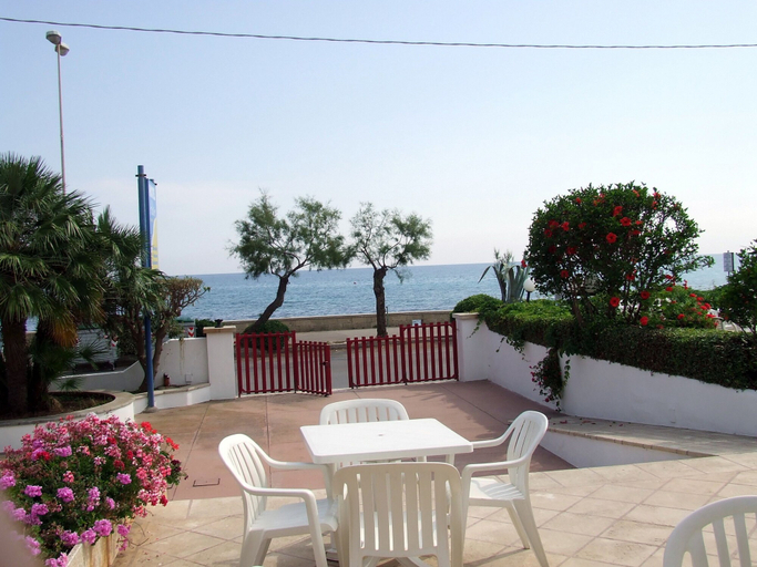 Others 5, Hotel Albatros, Lecce