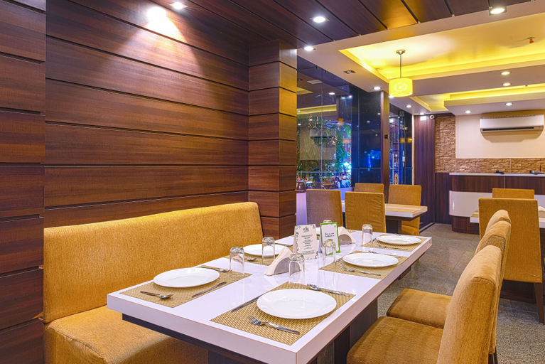 Food & Drinks 4, Treebo Globe International, Near Kalighat Mandir, Kolkata