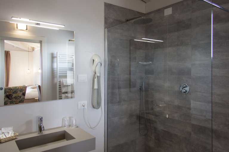 Bathroom 4, Hotel Berta, Brescia