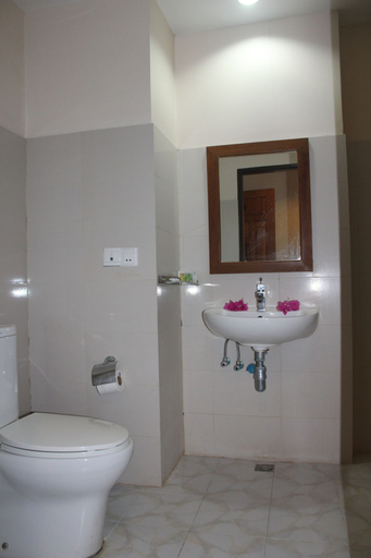 Bathroom 4, Law Ka Thit Sar Hotel - Hostel, Myingyan